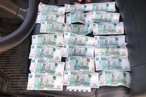 Житель Сердобска за взятку участковому хотел избежать наказания за побои