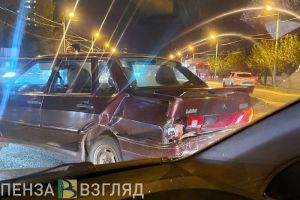 На Шуисте в Пензе «КамАЗ» протаранил легковушку