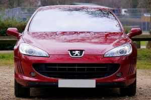 В Пензе врезавшийся в «Peugeot» автомобиль покинул место ДТП