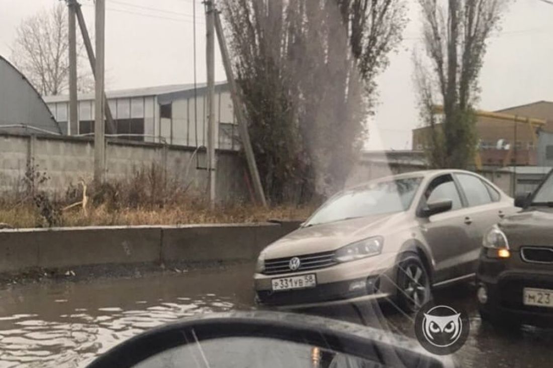 Часть улицы Рябова в Пензе снова ушла под воду