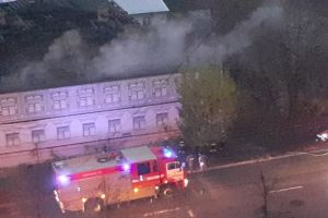 Рано утром в центре Пензы загорелся деревянный дом