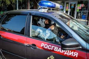 В Пензе загадочная женщина зашла в аптеку и заперлась в подсобке