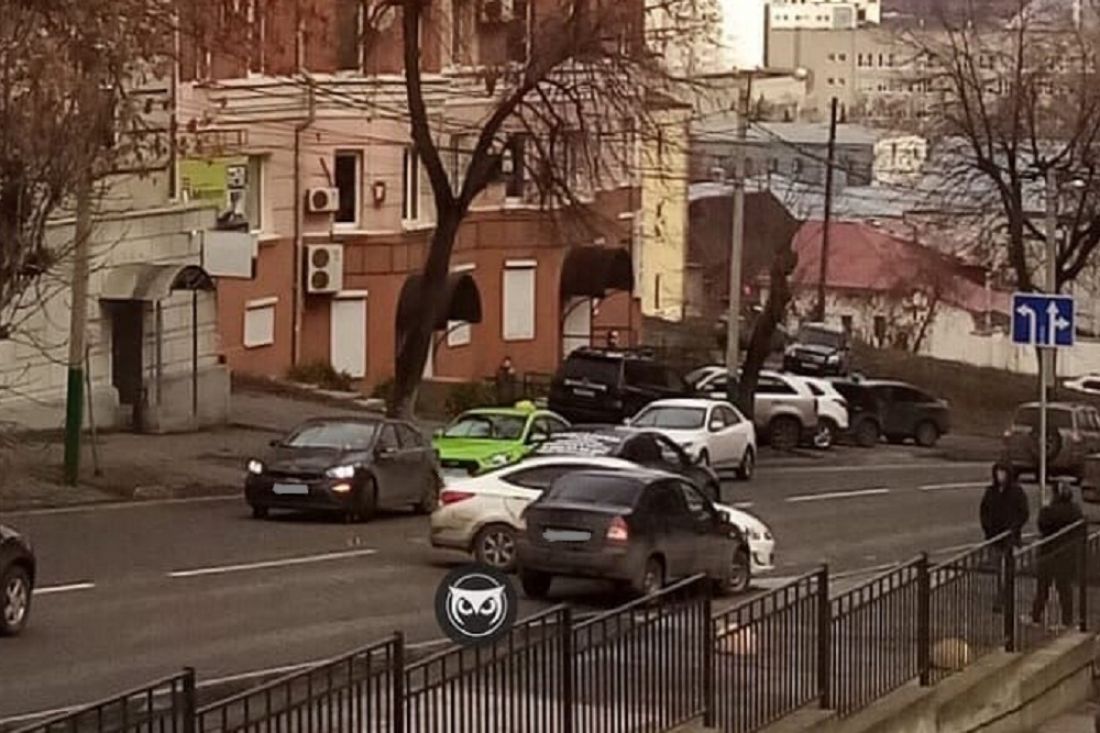 В центре Пензы «ВАЗ» протаранил иномарку