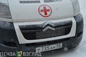 На трассе М-5 в Пензе «Лада» врезалась в дерево. Пострадала 4-летняя девочка