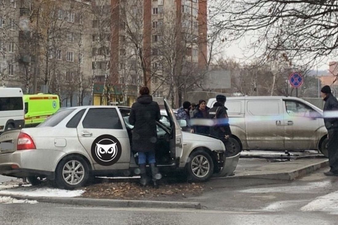 Два водителя получили серьезные травмы но на машинах не было следов столкновения объясните