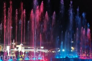Феерическое светомузыкальное шоу пензенского фонтана с квадрокоптера. Часть 5. Октябрь 2020