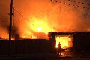 В Кузнецке произошел пожар на мебельном складе