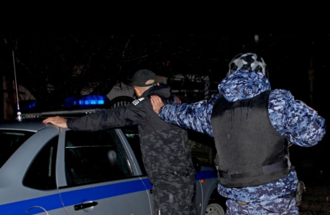 Во время конфликта между компаниями в пензенском баре разнесли дверь
