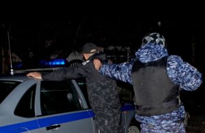 Во время конфликта между компаниями в пензенском баре разнесли дверь