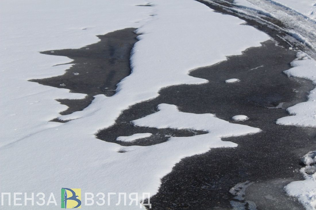 Пензенских водителей просят быть осторожнее на дорогах из-за снегопада