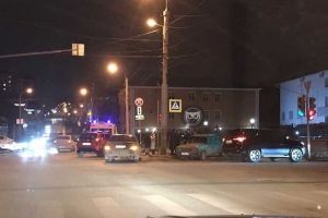 Машина реанимации прибыла к месту аварии в центре Пензы