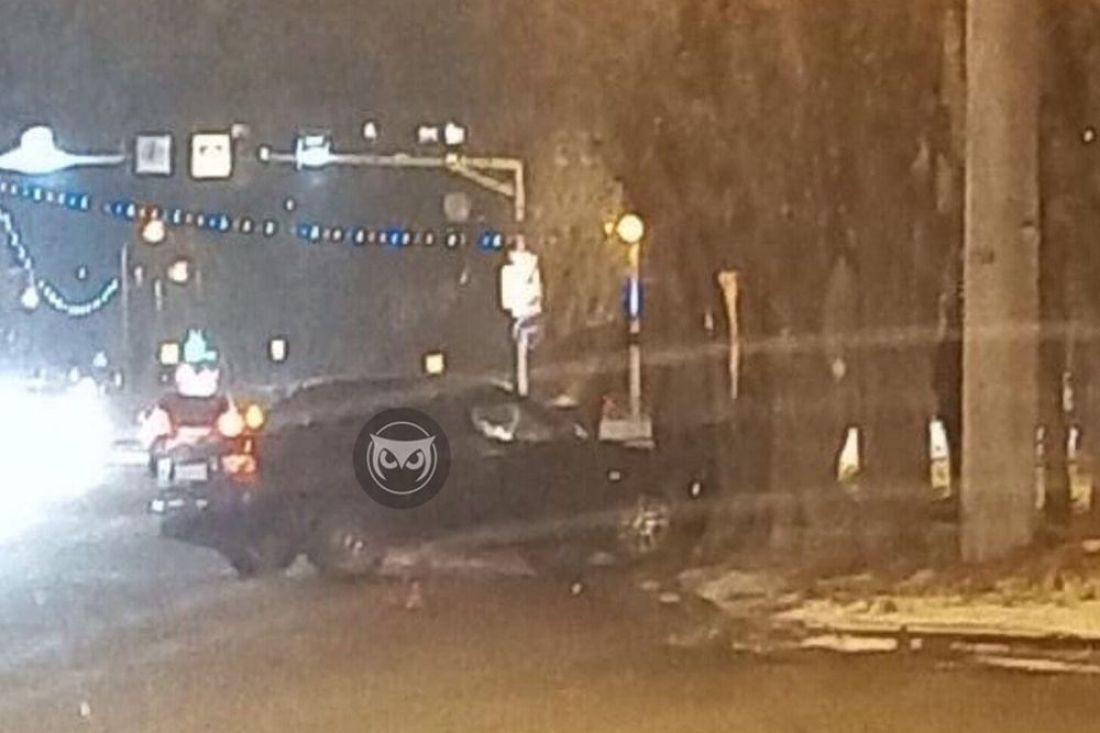 В пензенском районе Арбеково автомобиль врезался в дерево