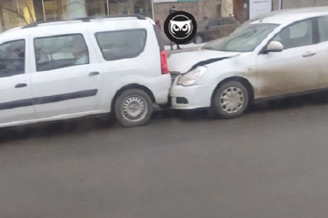 Массовое ДТП в центре Пензы помешало движению транспортных средств