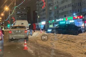 На улице Пушкина в Пензе автомобиль вынесло с проезжей части