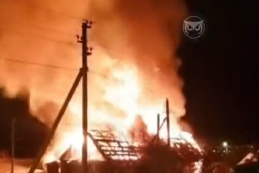 Полыхавшие дом и баня в Городище Пензенской области попали на видео