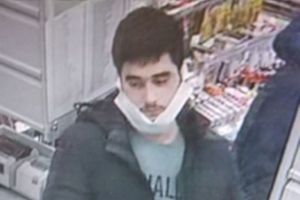 В Пензе ищут мужчину, который ездил на такси и украл деньги в ТЦ. Фото