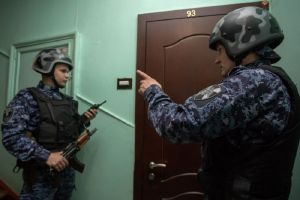 Агрессивный мужчина набросился на пензячку с кулаками