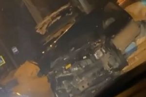 В жесткой аварии в Пензе серьезно пострадали две иномарки. Видео