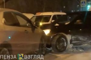 «Пробка во все стороны». На Западной поляне в Пензе случилось сразу два ДТП