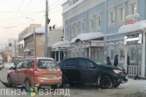 Опубликовано видео с места жесткой аварии на улице Суворова в Пензе