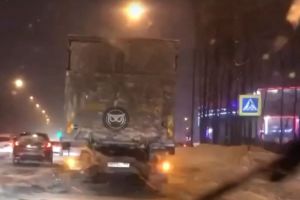 На Окружной улице Пензы грузовик врезался во внедорожник. Видео