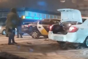 В Пензе в жесткую аварию попали две машины такси и иномарка. Видео