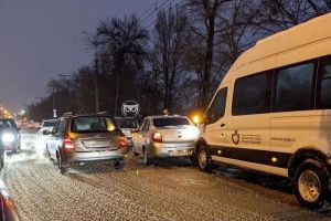 На улице Тухачевского в Пензе три автомобиля попали в аварию