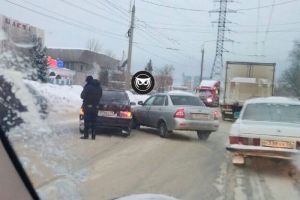 Авария на улице Калинина в Пензе может привести к большой «пробке»