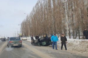 На улице 8 Марта в Пензе перевернулся на крышу автомобиль. Видео