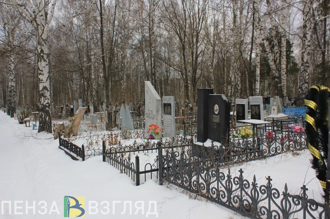 Архангельское кладбище ульяновск. Тарычевское кладбище. Уборка могилок на кладбище. Тарычевское кладбище. Кто обслуживает кладбища.