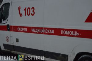 На Бауманском мосту в Пензе лежит мужчина без признаков жизни