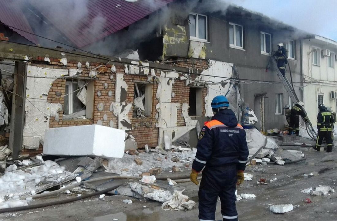 Здание частично обрушилось. Фото с места взрыва на улице Калинина в Пензе