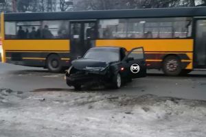 Около Гагаринского путепровода в Пензе произошла жесткая авария