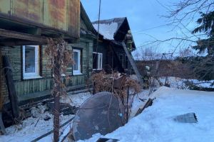Опубликованы фото сгоревшего в Кузнецке дома, где погибла 7-летняя девочка