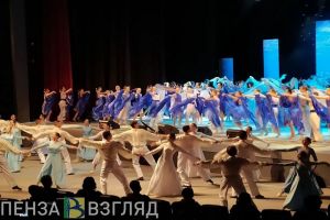 На сцене ККЗ «Пенза» отметили Международный женский день. Фотогалерея