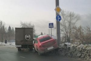 На видео попал момент ДТП с «ГАЗелью» и иномаркой в пензенской Терновке