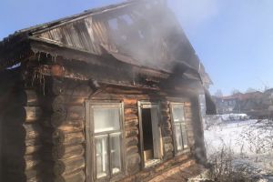 Двух погибших обнаружили в доме спасатели в Пензенской области