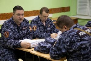 В пензенском ТЦ росгвардейцы задержали мужчин, решивших совершить повторную кражу