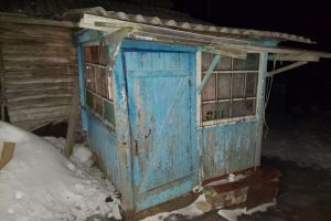 Опубликованы фото из дома в Пензенской области, где хозяин убивал гостя ножницами и ножом