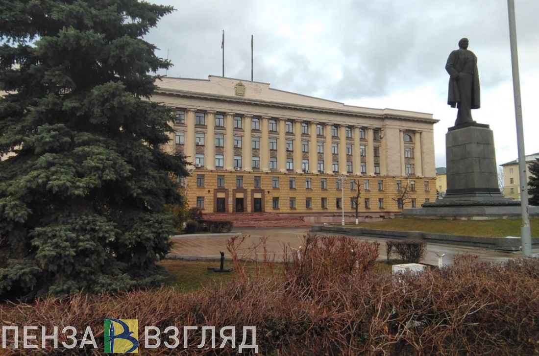 Из здания пензенского правительства вывели задержанного чиновника. Видео