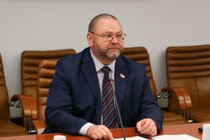 Олег Мельниченко: «Важно предложить гражданам простой и понятный механизм, который позволит им зарегистрировать права на гаражи»