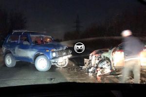 В жесткой аварии на окраине Пензы разбились два автомобиля. Видео