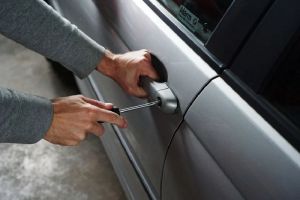 Житель Бессоновкого района угнал автомобиль пензенца, чтобы покататься