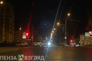 На перекрестке Калинина и Свердлова в Пензе столкнулись две иномарки