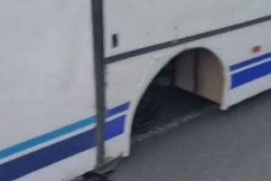 У пассажирского автобуса на ходу отвалилось колесо по дороге из Кузнецка в Пензу. Видео