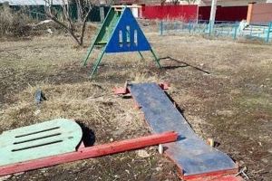 Жители Пензы показали депрессивную детскую площадку