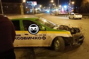 На Гагаринском мосту в Пензе разбился легковой автомобиль