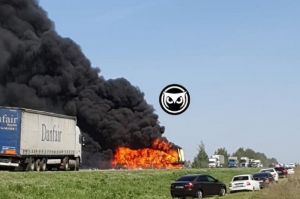 Столб черного дыма. Рядом с Пензенской областью образовалась пробка из-за пожара на трассе