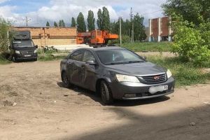 Соцсети: на улице Антонова в Пензе мужчина испортил машину жены после ссоры