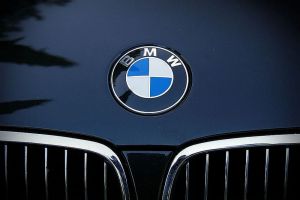В Пензе водитель «BMW» сбил девушку на улице Карпинского